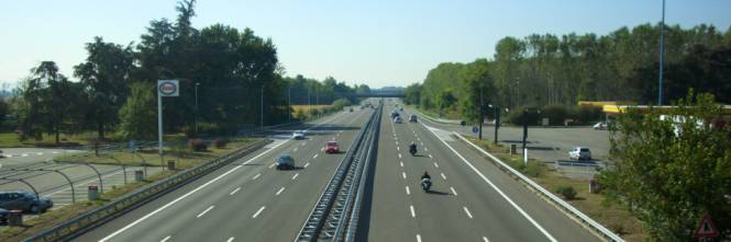 OCCUPI SEMPRE LA CORSIA CENTRALE IN AUTOSTRADA? ECCO IL MOTIVO - 20/01/2016