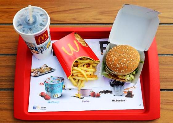MCDONALD'S, CAMBIA TUTTO: ADDIO HAMBURGER, COCA COLA E PATATINE FRITTE. ECCO LA NUOVA VITA DEL FASTFOOD, COSA NE PENSATE? - 21/01/2016