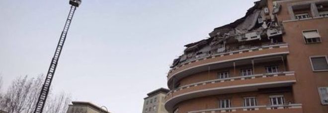 PAURA A ROMA, CROLLANO TRE PIANI DI UN PALAZZO: LUNGOTEVERE CHIUSO, ECCO LE STRADE EVITARE - 22/01/2016
