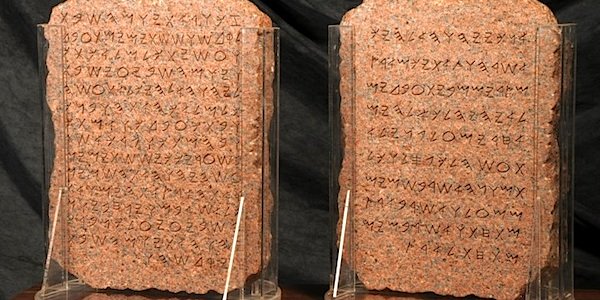 SONO STATI TROVATI I VERI 10 COMANDAMENTI DATI DA DIO A MOSE': ECCO QUALI SONO - 07/02/2016