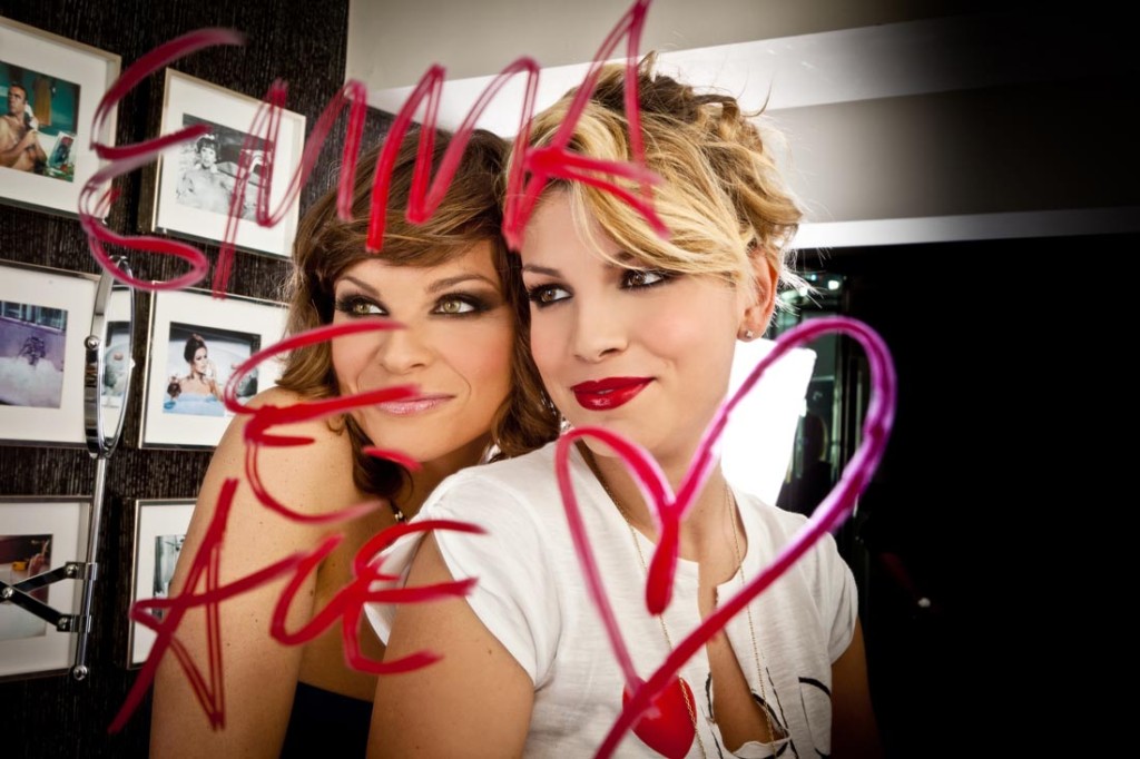 ALESSANDRA AMOROSO E EMMA MARRONE AI FERRI CORTI?! ECCO LA VERITA' - 26/04/2016