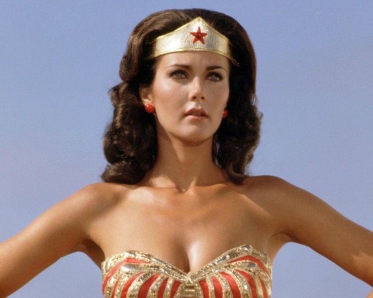 RICORDATE LYNDA CARTER, L'ATTRICE CHE INTERPRETAVA WONDER WOMAN? ECCOLA OGGI - 23/05/2016