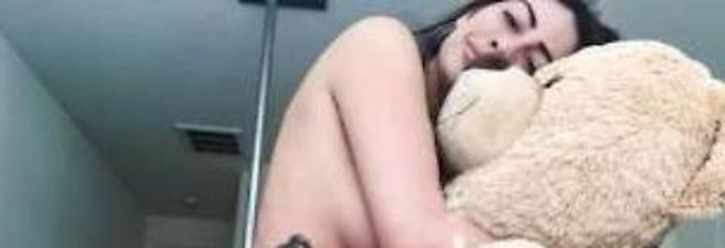LA NUOVA FRONTIERA DEL SESSO SI CHIAMA ''PLUSHIE'': ''BACIAMO E CI PRENDIAMO CURA DEI NOSTRI PELUCHE'' - 31/05/2016