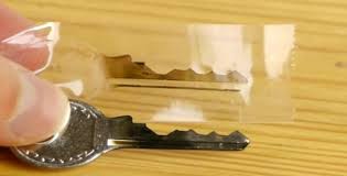 ECCO COME FARE DA SOLI UN DOPPIONE DELLE CHIAVI IN 5 MINUTI - VIDEO - 12/06/2016