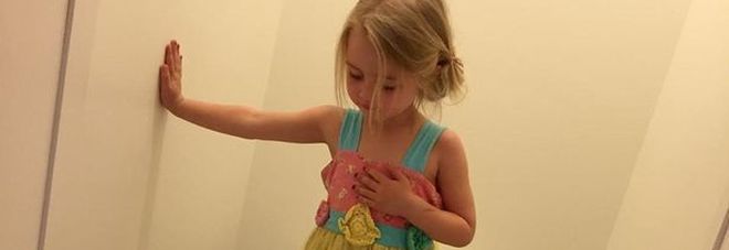PUBBLICA LA FOTO DELLA FIGLIA SUL GABINETTO, POI LA TRISTE SCOPERTA - 21/06/2016