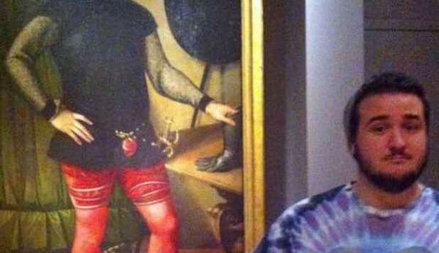 VA AL MUSEO E TROVA IL SUO 'SOSIA' DIPINTO IN UN QUADRO - FOTO - 14/11/2012