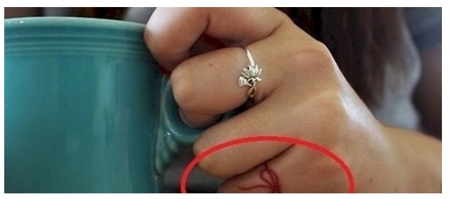 ECCO COSA SIGNIFICA SE VEDI QUALCUNO CON QUESTO FILO ROSSO TATUATO NEL MIGNOLO - 11/07/2016