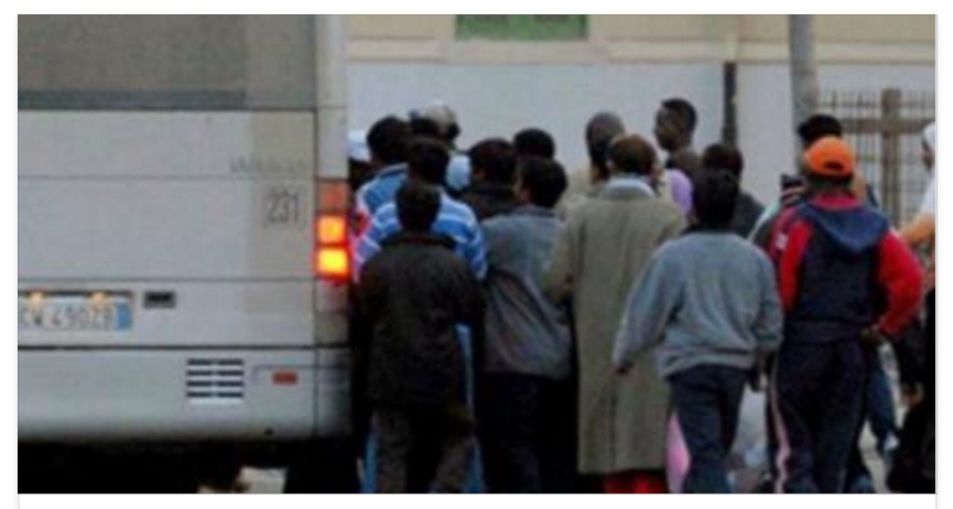 ''ITALIANI DI M... MI FACCIO ESPLODERE'': UN GIOVANE ITALIANO SUL BUS SI IMMOLA - IL TERRORE IN ITALIA - 26/07/2016