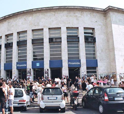 PAURA SULLA METRO B DI ROMA - PANICO TRA I  PASSEGGERI, CI SONO DUE FERITI: ECCO COS'E' ACCADUTO - 20/10/2016