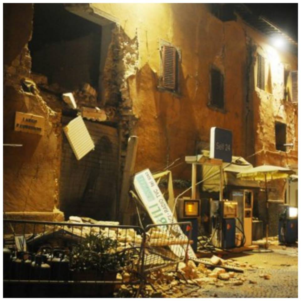 TERREMOTO, NUOVA FORTE SCOSSA A NORCIA: ''PANICO TRA LA GENTE. LA SCOSSA AVVERTITA DA PARMA A ROMA'' - 27/10/2016