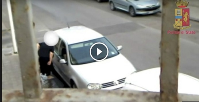 SASSARI - NON LA INVITA AL MATRIMONIO, NONNINA VENDICATIVA RIGA L'AUTO DELLO SPOSO - 01/11/2016