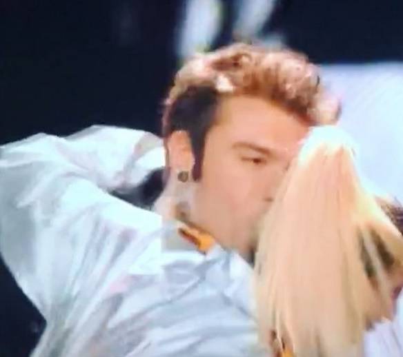 SCANDALO A X-FACTOR: ROSHELLE E FEDEZ SI CONOSCONO DAL 2014. ECCO COSA E' SUCCESSO - 01/11/2016