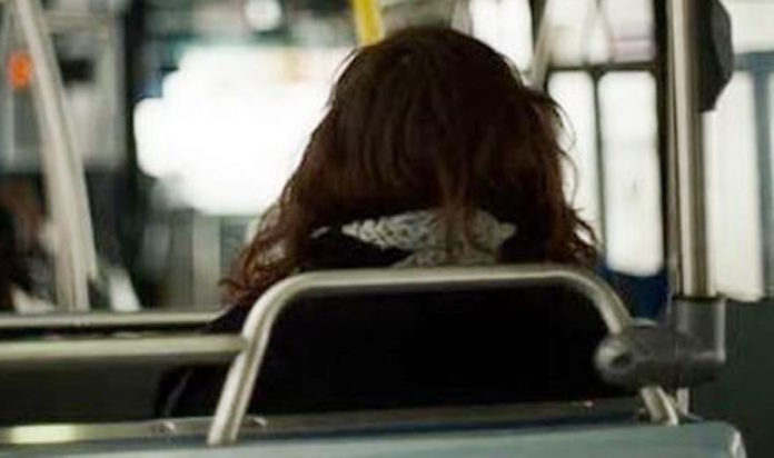 ROMA - UNA GIOVANE RAGAZZA SI TROVA DA SOLA SULL'AUTOBUS: POI INIZIA L'INCUBO - 01/11/2016