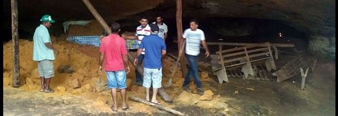 CROLLA LA GROTTA DEL SANTUARIO DURANTE LA PREGHIERA: 10 MORTI - 01/11/2016