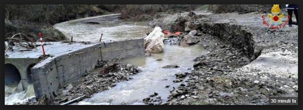 MALTEMPO, TOSCANA IN CRISI. CROLLA UN PONTE AD AREZZO, FAMIGLIE ISOLATE - 06/11/2016