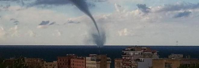 TEMPESTA SU ROMA, TROMBA D'ARIA DISTRUGGE DUE PIANI DI UN PALAZZO A LADISPOLI: FERITI - 06/11/2016