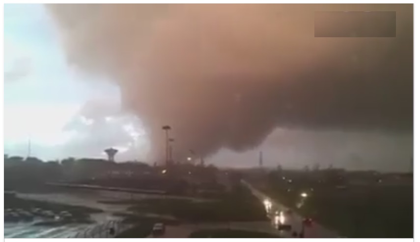 ROMA, LA TERRIBILE TROMBA D'ARIA CHE SPAZZA VIA TUTTO  E CI SONO DUE MORTI: I VIDEO SHOCK - 06/11/2016