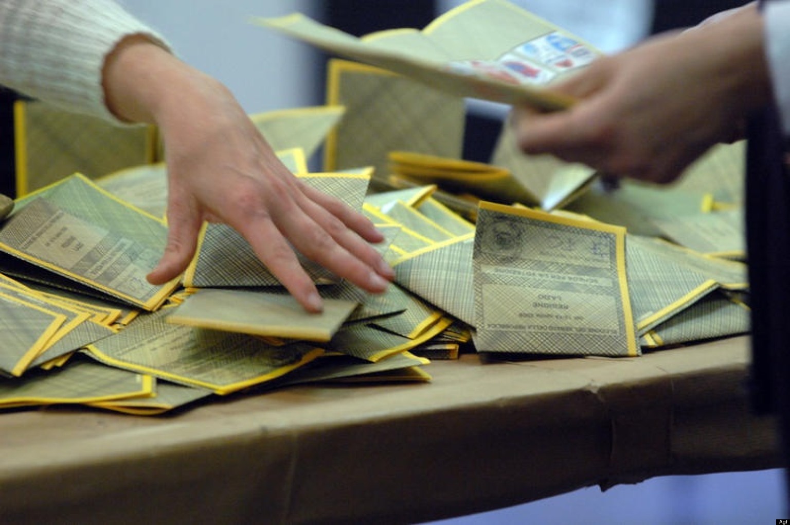 REFERENDUM NOTIZIA SHOCK. TROVATE 500.000 SCHEDE GIA' SEGNATE CON IL ''SI''' - 24/11/2016