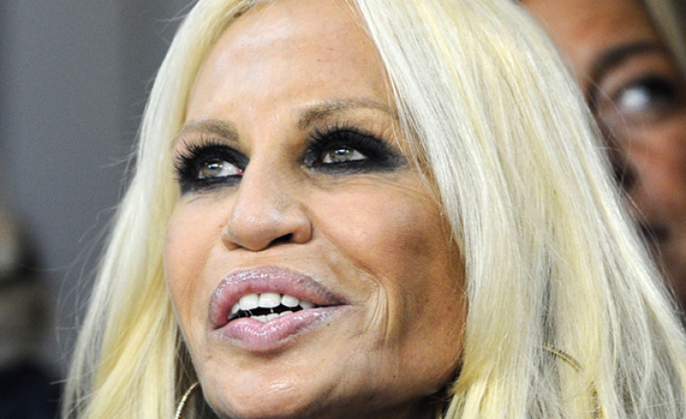 DONATELLA VERSACE: ECCO COME HA STRAVOLTO IL SUO ASPETTO E IL SUO LOOK - FOTO - 08/12/2016
