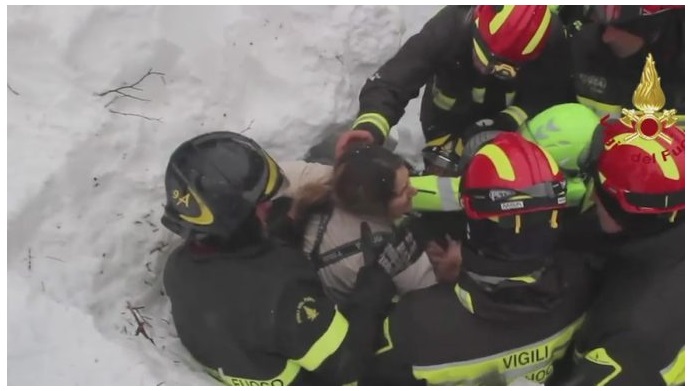 IL VIGILE DEL FUOCO, SFOGO DRAMMATICO: ''BASTA BALLE. HOTEL RIGOPIANO? ECCO COME SIAMO RIDOTTI'' - 24/01/2017