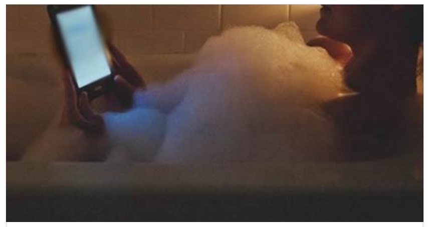 CROTONE, 18ENNE MUORE FOLGORATA: ERA NELLA VASCA DA BAGNO CON IL CELLULARE IN CARICA - 04/02/2017