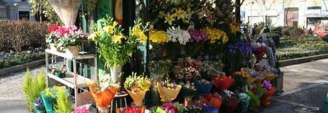 PERCHE' I CHIOSCHI DEI FIORAI SONO APERTI DI NOTTE? LA RISPOSTA VI LASCERA' BASITI - 21/03/2017