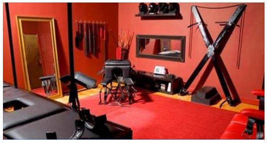 PARROCO FACEVA PROSTITUIRE L'AMANTE, POI L'IMBARAZZANTE SCOPERTA NELLA CANONICA: ''I MILITARI STENTANO A CREDERCI'' - 22/12/2016