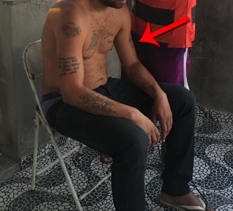 DAVVERO IRRICONOSCIBILE: L'EX CAMPIONE SI MOSTRA COSI' E SUBITO BALZA AGLI OCCHI QUESTO PARTICOLARE - 30/06/2016