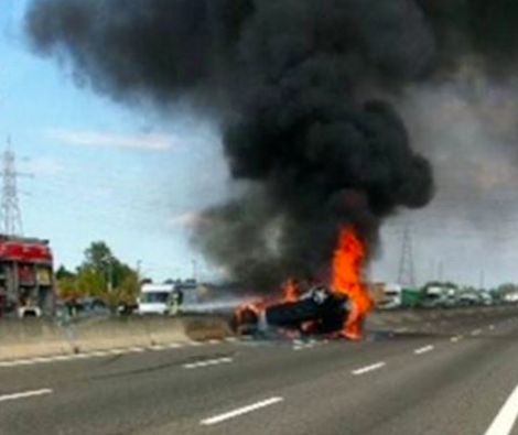 DRAMMA SULL'AUTOSTRADA A1: ALMENO 3 MORTI CARBONIZZATI - 01/07/2016