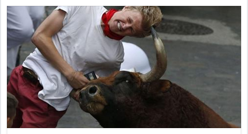 TRAGEDIA IN SPAGNA, 28ENNE MUORE INCORNATO DA UN TORO DURANTE UNA 'VAQUILLA' - 10/07/2016
