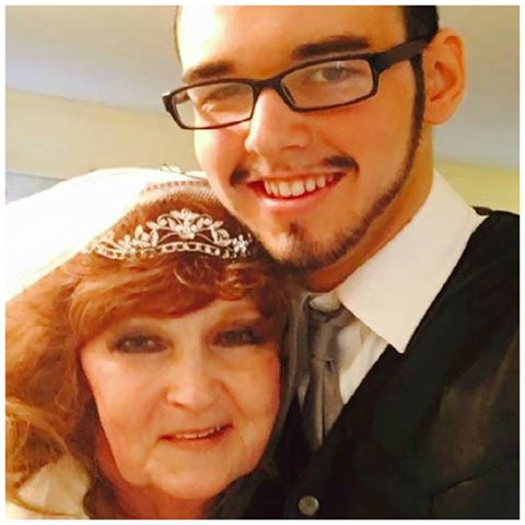 LUI 17ENNE, LEI 71, LA DIFFERENZA DI ETA' NON LI SPAVENTA: SI SONO SPOSATI E IL MOTIVO E' SORPRENDENTE - 17/07/2016