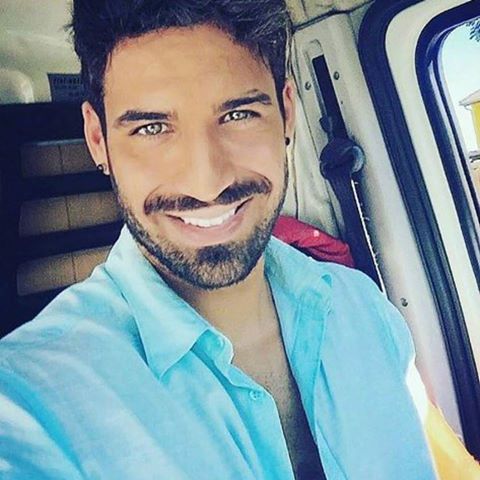 E' BELLISSIMO E FA IL GELATAIO E NON SI FA CHE PARLARE DI LUI: E' IL NUOVO AMORE DI UNA DELLE DONNE PIU' CHIACCHIERATE DELLA TV - 25/06/2016
