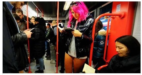 TORNA L'INIZIATIVA NELLE CITTA' ITALIANE: TUTTI IN MUTANDE SULLA METRO  - ECCO LA DATA - 05/01/2017