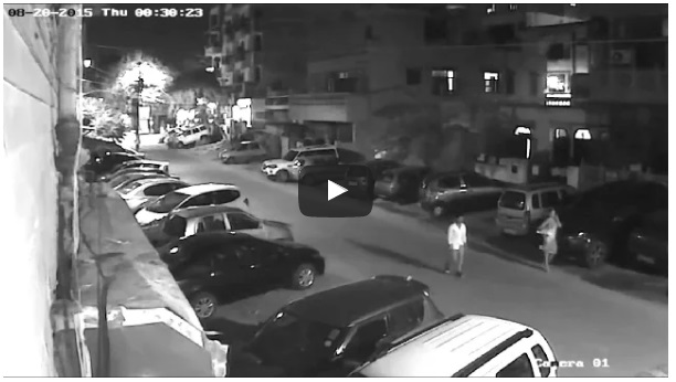 LO VEDONO MENTRE MOLESTA UNA DONNA E GLI FANNO FARE LA FINE CHE MERITAVA - VIDEO - 22/12/2016