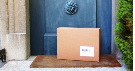 TRAGEDIA NEL MONDO DELLA MODA: LE ARRIVA UN PACCO A CASA CON IL FIGLIO MORTO - 25/09/2015