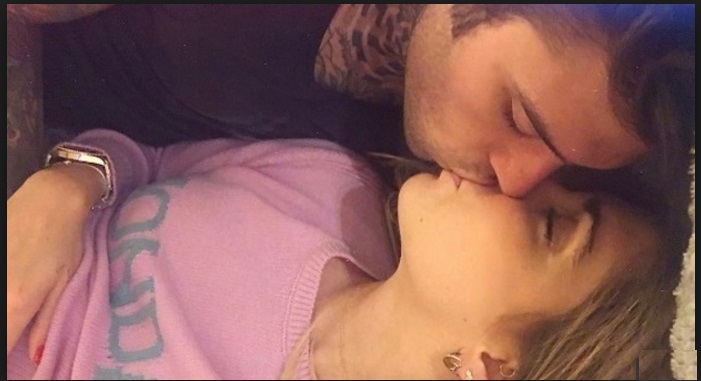 FEDEZ: ''CHIARA FERRAGNI E' INCINTA SARO' PAPA'''. LA MAMMA REAGISCE COSI' - 17/01/2017