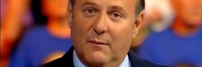 GERRY SCOTTI SBOTTA IN DIRETTA TV CONTRO 'STRISCIA LA NOTIZIA': IN STUDIO CALA IL GELO - 03/04/2015