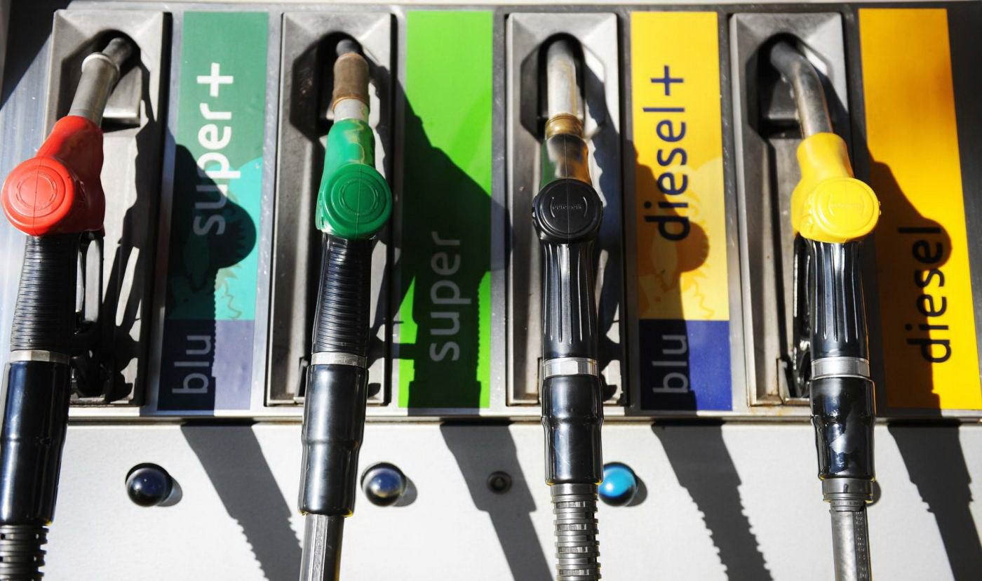 CARBURANTI, ARRIVA UNA SUPER STANGATA PER GLI AUTOMOBILISTI: ECCO LE COMPAGNIE CHE AUMENTERANNO - 18/06/2015