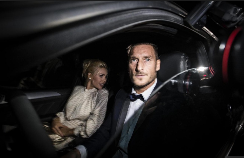 40 ANNI DI FRANCESCO TOTTI, ECCO COSA ACCADE ALL'ARRIVO ALLA SUA FESTA - VIDEO - 27/09/2016