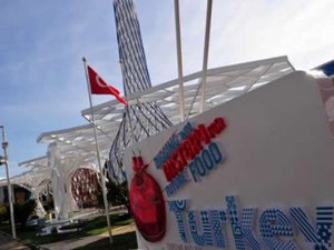 EXPO 2015, SI STACCA PEZZO DEL PADIGLIONE TURCHIA: FERITA UNA DONNA - 03/05/2015