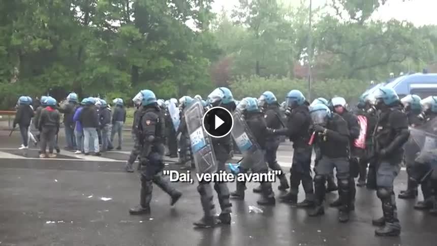 GLI AGENTI VOGLIONO ATTACCARE I BLACK BLOC: MA IL FUNZIONARIO LI FERMA - VIDEO ESCLUSIVO - 03/05/2015