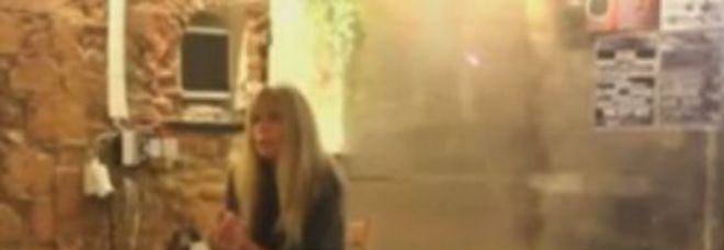 SILVIA, BEVE URINA DA 20 ANNI: ''È IL MIO TRUCCO PER RESTARE GIOVANI E SANI'' - 04/10/2013