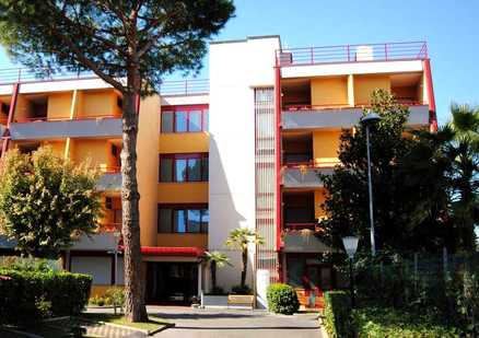 ROMA: STUDENTE IN GITA SCOLASTICA TROVATO MORTO CON UN COLTELLO NEL PETTO IN UN OSTELLO DI SUORE - 08/04/2014