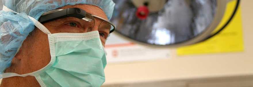 STA PER MORIRE DI EMORRAGIA CEREBRALE, MA IL CHIRURGO LO SALVA GRAZIE AI ''GOOGLE GLASS'' - 26/04/2014