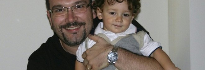 PERSE IL FIGLIOLETTO, DIMENTICATO NELL'AUTO. UN ANNO DOPO, SALVA LA VITA AI BAMBINI - 28/04/2014