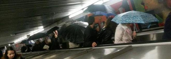 MALTEMPO, ALLAGAMENTI A ROMA. METRO A, CHIUSA LA STAZIONE REPUBBLICA - 07/11/2014