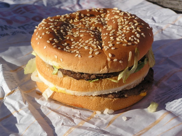 SHOCK AL MC DONALDS: MANGIA UN BIG MAC MA ALL'INTERNO C'E' UN... - 27/06/2015