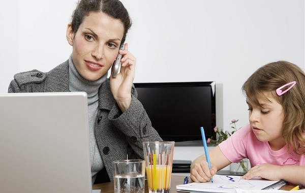 UNO STIPENDIO PER LE MAMME: ARRIVA LA PETIZIONE PER CHIEDERE 500 EURO AL MESE - 04/05/2016