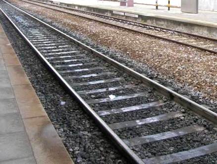 Fanno sesso sui binari, un treno li travolge: lei muore lui perde gambe - 02/10/2013