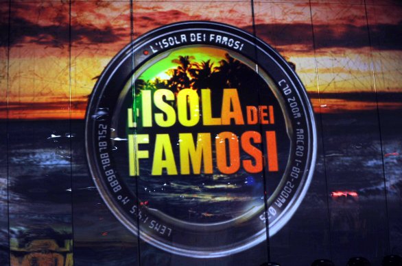 L'ISOLA DEI FAMOSI RIPARTE DA MEDIASET. ECCO CHI SARA' A CONDURRE LA TRASMISSIONE - 27/03/2014